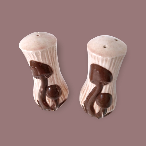 Vintage Mushrooms Salt and pepper shakers 4" tall - Picture 3 of 8